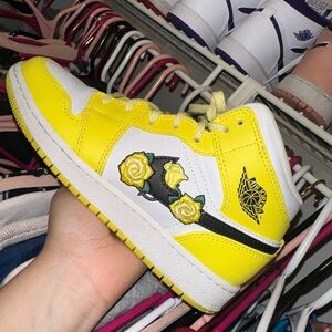 Jordan 1 mid size 3y